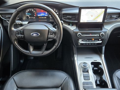 Certified 2020 Ford Explorer XLT w/ Equipment Group 202A image 20