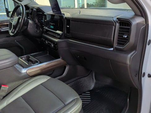 Used 2024 Chevrolet Silverado 2500 LT AWD/4WD image 18