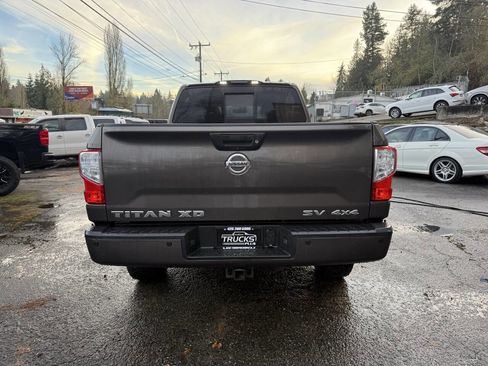 Used 2017 Nissan Titan SV image 3