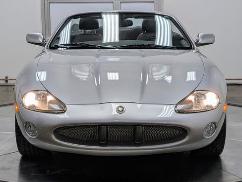 Used 2001 Jaguar XKR Convertible image 4