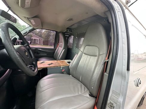 Used 2015 Chevrolet Express 2500 RWD image 13
