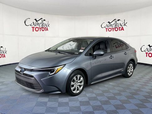 Used 2024 Toyota Corolla LE AWD/4WD image 4