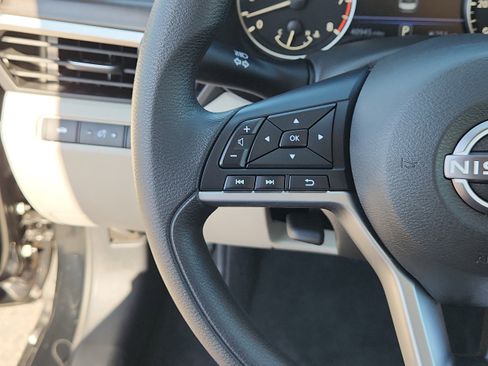 Used 2025 Nissan Altima 2.5 SV FWD image 16
