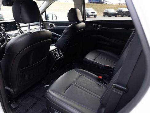 Used 2022 Kia Sorento EX image 12