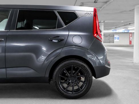 Used 2022 Kia Soul LX w/ Technology Package FWD image 16