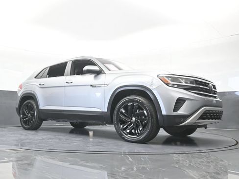 Used 2022 Volkswagen Atlas Cross Sport SE FWD image 64