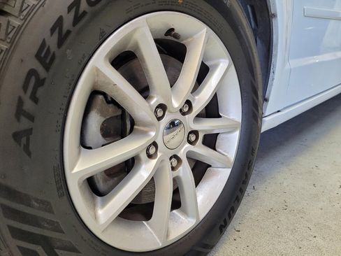 Used 2016 Dodge Grand Caravan SXT image 31