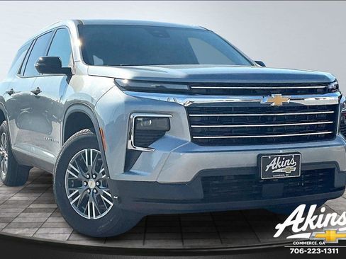 New 2026 Chevrolet Traverse LT image 2