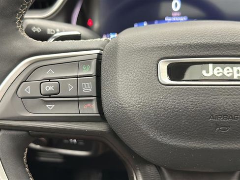 Used 2023 Jeep Grand Cherokee Laredo w/ Luxury Tech Group I AWD/4WD image 20