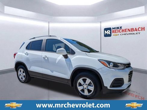 Used 2022 Chevrolet Trax LT w/ LT Convenience Package AWD/4WD image 1