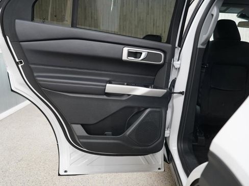 Used 2021 Ford Explorer XLT image 35