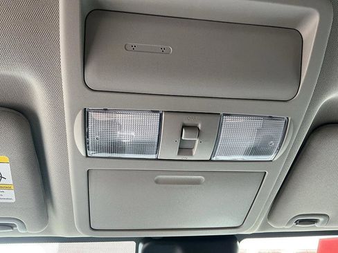 Used 2023 Nissan Frontier SV w/ SV Convenience Package image 19