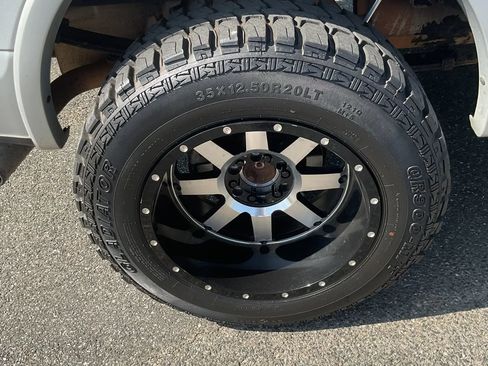 Used 2018 Ford F150 XLT w/ Equipment Group 302A Luxury AWD/4WD image 11