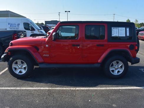 Used 2021 Jeep Wrangler Unlimited Sahara AWD/4WD image 8