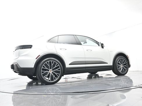 Certified 2025 Porsche Macan Electric RWD image 52