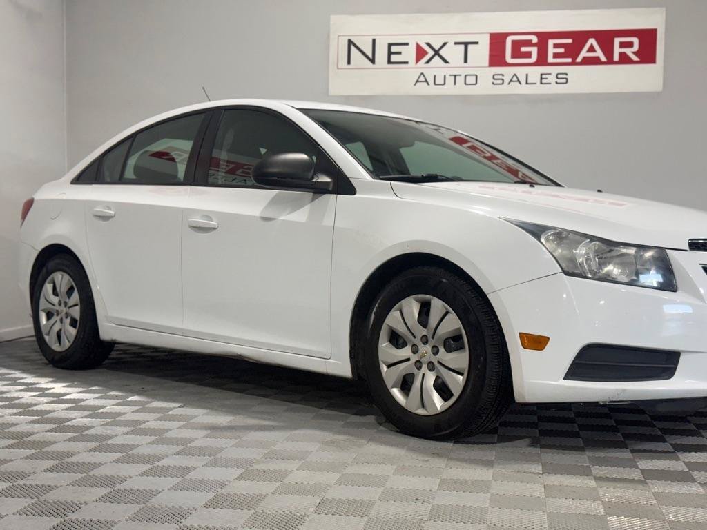 Used 2013 Chevrolet Cruze LS FWD image 2