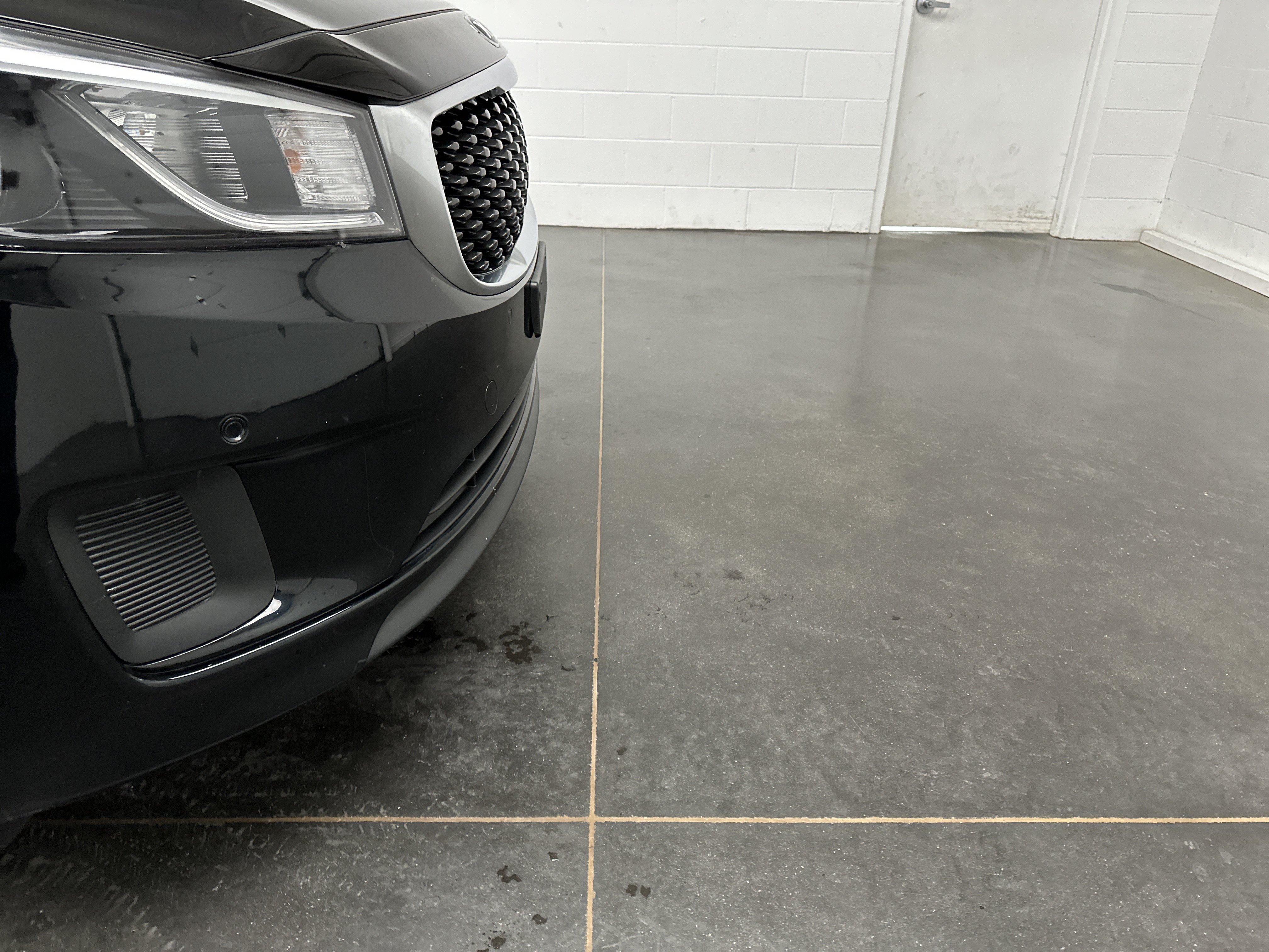 Used 2017 Kia Sedona LX w/ LX Essentials Premium Package FWD image 2