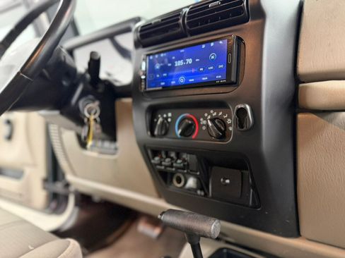 Used 2004 Jeep Wrangler Sahara w/ Dual Top Group AWD/4WD image 58