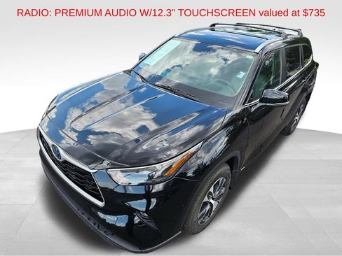 Used 2023 Toyota Highlander XLE AWD/4WD image 6