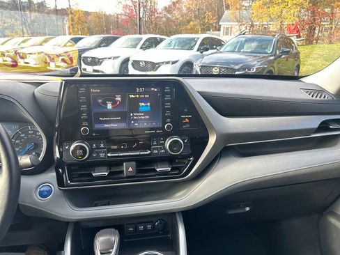 Used 2020 Toyota Highlander XLE image 32