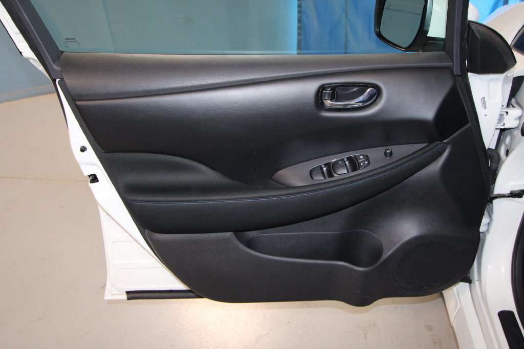 Used 2025 Nissan Leaf S FWD image 5