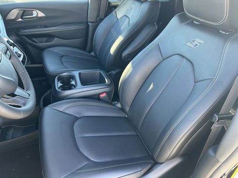 New 2026 Chrysler Pacifica Select w/ S Appearance Package FWD image 18