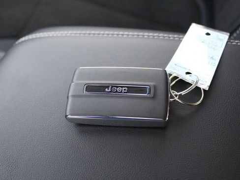 New 2026 Jeep Grand Cherokee Altitude AWD/4WD image 32