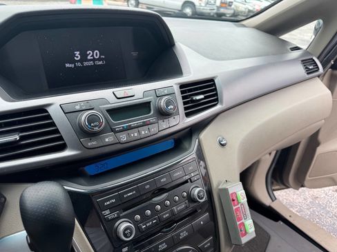 Used 2013 Honda Odyssey Touring Elite image 10