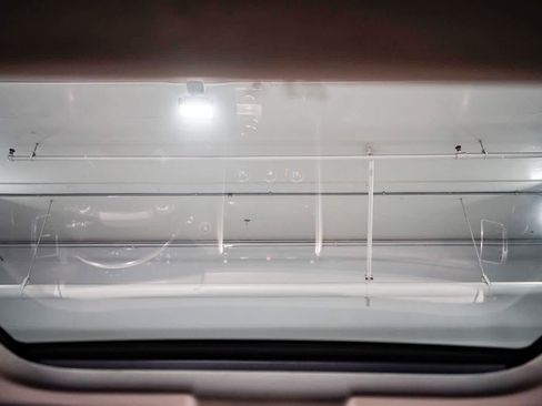 Used 2018 Land Rover Discovery HSE AWD/4WD image 11