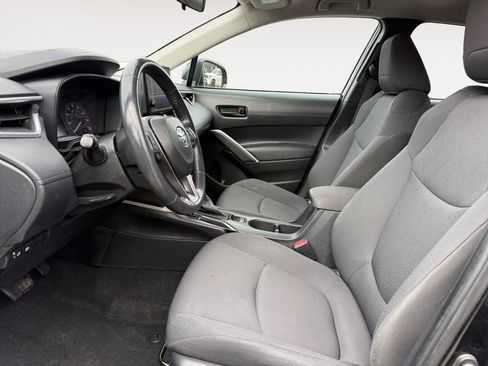 Certified 2024 Toyota Corolla Cross LE image 9