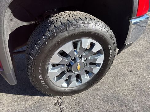 Used 2024 Chevrolet Silverado 2500 LT image 13