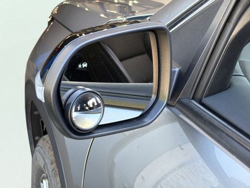 Used 2025 Chevrolet Traverse LT FWD image 34