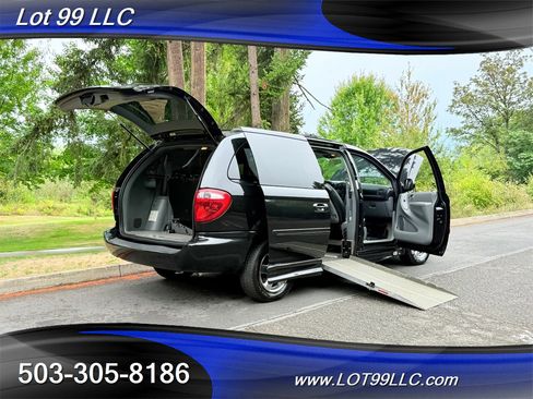 Used 2005 Dodge Grand Caravan SXT image 52