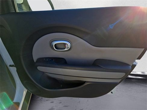 Used 2016 Kia Soul image 16