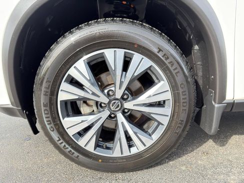 Used 2021 Nissan Rogue SV w/ Premium Package AWD/4WD image 11