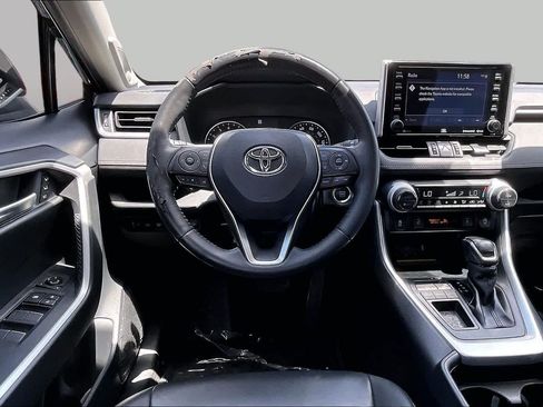 Used 2020 Toyota RAV4 XLE Premium FWD image 6