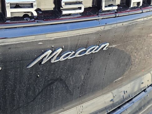 Certified 2025 Porsche Macan image 13