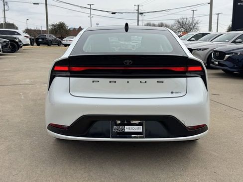 Used 2025 Toyota Prius LE image 6