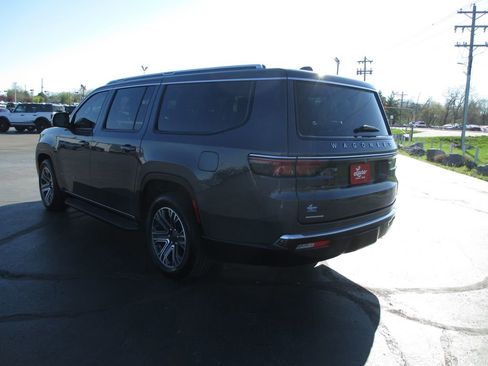 Used 2023 Jeep Wagoneer L 4WD w/ Premium Group I image 10