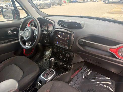 Used 2023 Jeep Renegade Trailhawk AWD/4WD image 21
