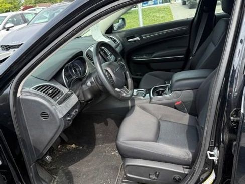 Used 2021 Chrysler 300 Touring w/ Sport Appearance Package RWD image 9