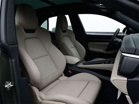 New 2025 Porsche Macan 4S Electric image 18