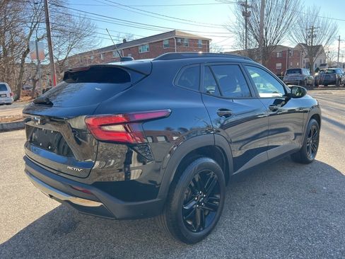 Used 2024 Chevrolet Trax ACTIV w/ Sunroof Package image 5