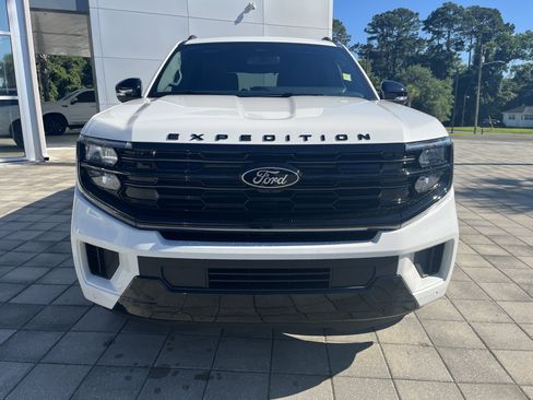 New 2026 Ford Expedition Platinum w/ Stealth Appearance Package AWD/4WD image 9