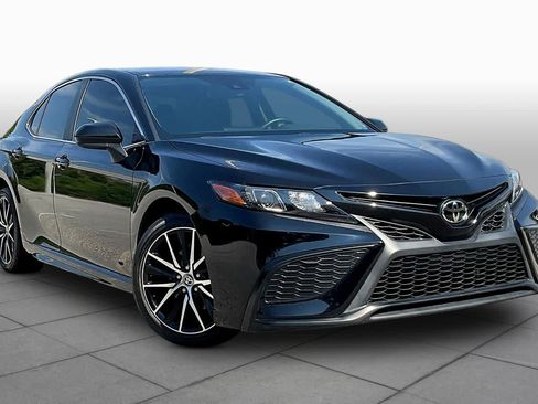 Used 2021 Toyota Camry SE FWD image 3