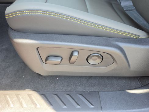 New 2026 Chevrolet Colorado ZR2 w/ Technology Package AWD/4WD image 26