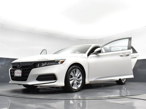 Used 2018 Honda Accord LX image 29