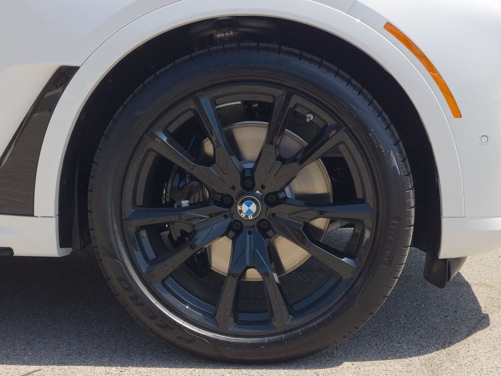 New 2027 BMW X7 xDrive40i w/ M Sport Package AWD/4WD image 6