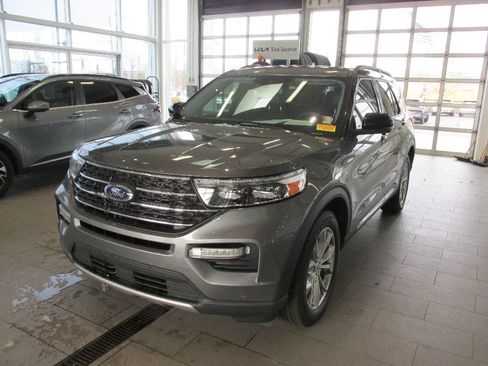 Used 2024 Ford Explorer XLT w/ Equipment Group 202A image 3
