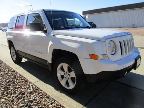 Used 2014 Jeep Patriot Latitude image 3